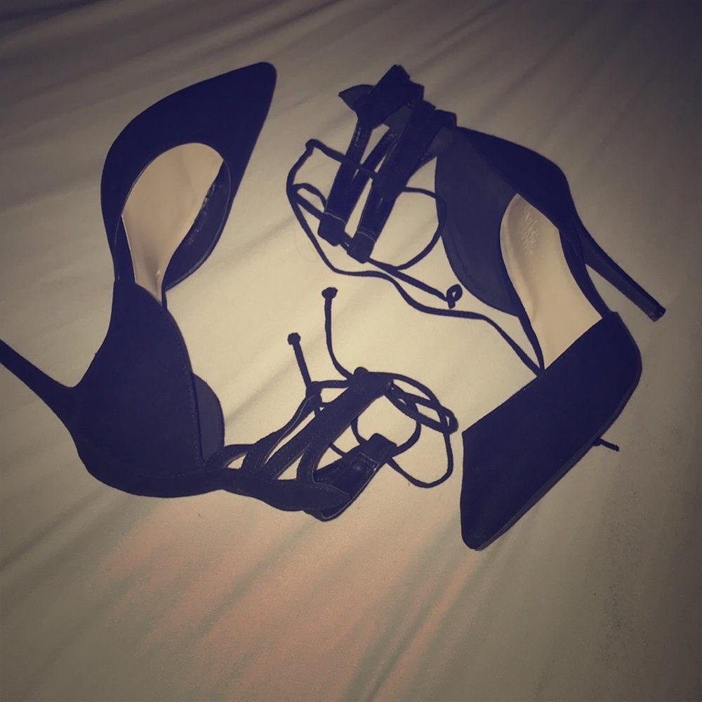 Black closed toe pointed heels